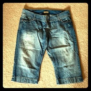 Maurices Capri pants